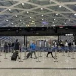 Ezeiza achica su pista hasta el 11 de noviembre: quién deja de volar, quién hace escala y qué hacer con tu pasaje