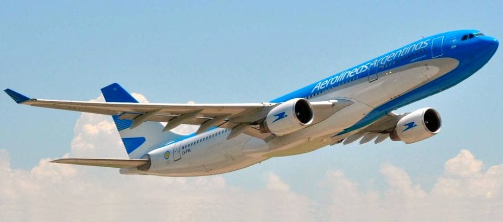 Avión de AEROLÍNEAS ARGENTINAS