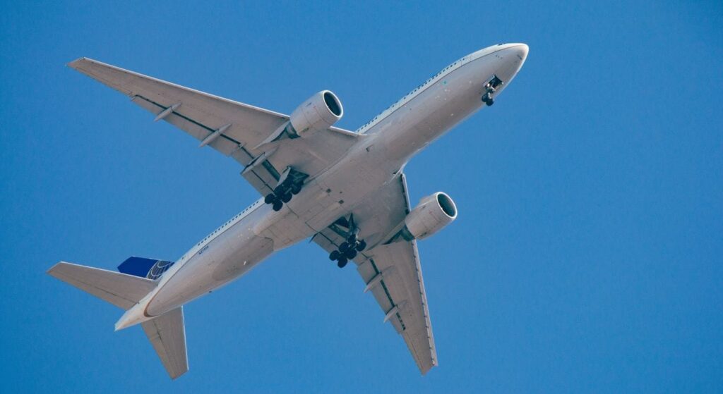 Avión volando