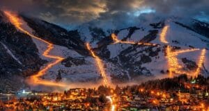 Fiesta Nacional de la Nieve, Bariloche, Río Negro, Bajada de Antorchas del Cerro Catedral, Argentina