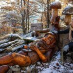 El Bosque Tallado: Esculturas en Árboles Quemados en las Alturas de El Bolsón