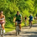 Ciclistas en una Reserva Natural cerca del Río de la Plata