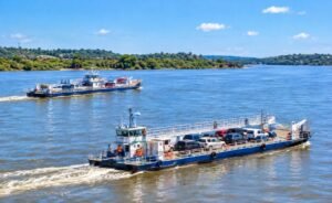 Cruce Binacional Puerto Iguazú en la provincia de Misiones y Presidente Franco en Paraguay. En la Triple Frontera