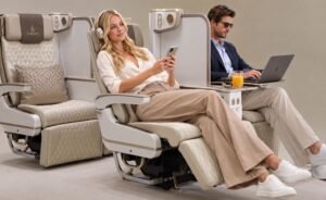 Asiento con Biombo en clase Economy Premium de Emirates Líneas Aéreas