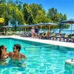 Cinco termas que casi nadie conoce en Argentina: agua a 80 grados en el sur bonaerense, piletas a 2.200 metros y una laguna donde se flota