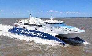 Barco de Colonia Express