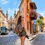 Europa y América Latina viajan distinto: el nuevo estudio que revela qué buscan los turistas y cómo están cambiando sus hábitos