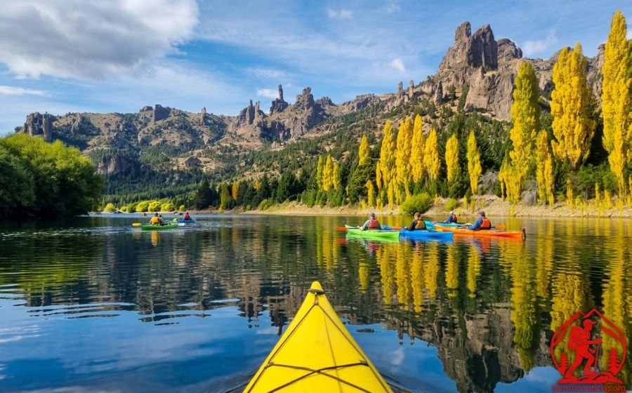 Valle Encantado, Río Limay, donde practican con kayaks